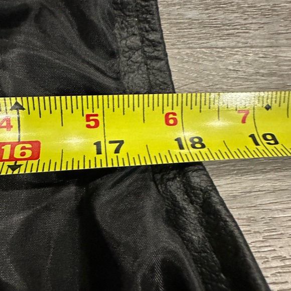 Men’s Dream Apparel Black Collared Leather Motorcycle Vest,  Size 44. - Picture 7 of 10